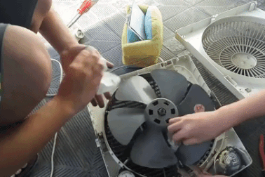Hè về, vệ sinh quạt hộp: Nghe đã thấy ngại nhưng vẫn cần làm vì lý do này