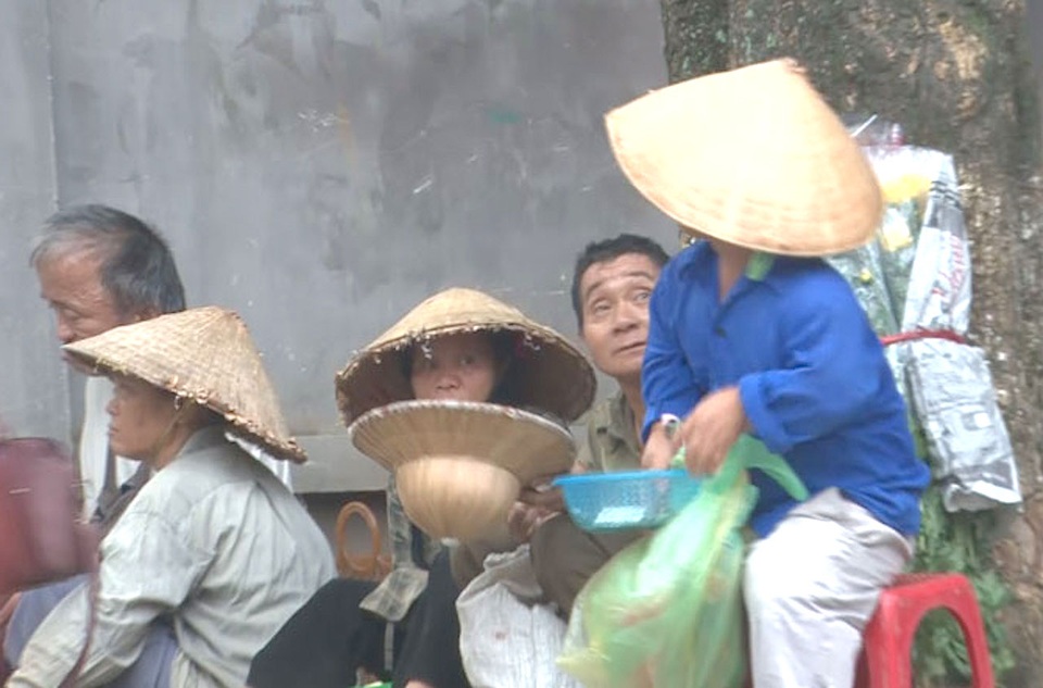 TP Vinh ra quân xử lý dứt điểm tình trạng người lang thang ăn xin - 2 TP Vinh ra quân xử lý dứt điểm tình trạng người lang thang ăn xin - 2