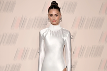 Thiên thần nội y Taylor Hill hút mắt với trang phục của Công Trí