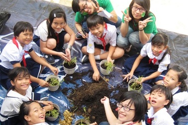 Học sinh tập làm “Hiệp sĩ xanh”