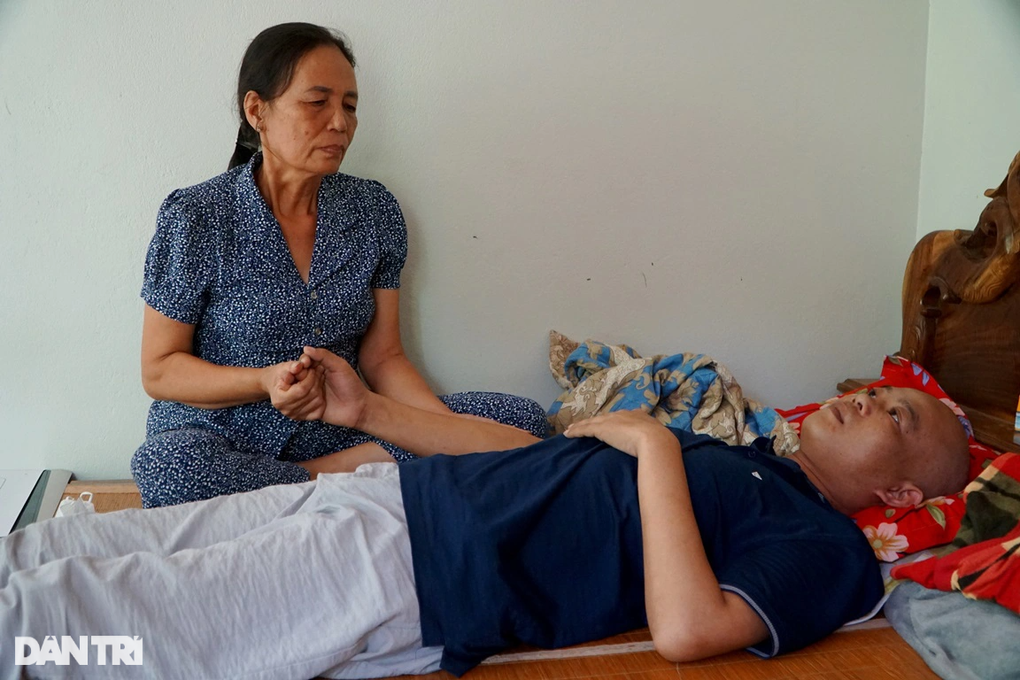 Vợ mất vì ung thư, chồng nằm chờ chết trong căn nhà ở nhờ - 1 Vợ mất vì ung thư, chồng nằm chờ chết trong căn nhà ở nhờ - 1