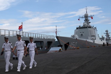 3 tàu chiến Trung Quốc lần đầu cập cảng Philippines sau 7 năm