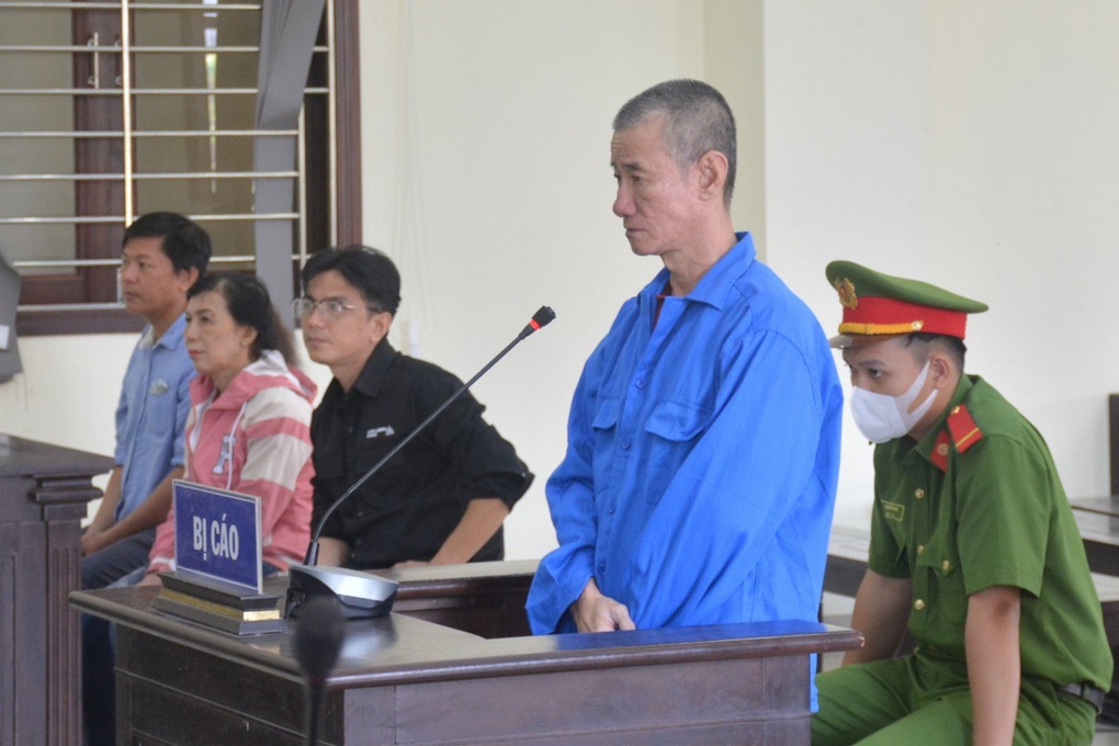 Kẻ nghiện rượu lĩnh 10 năm tù vì giết mẹ - 1 Kẻ nghiện rượu lĩnh 10 năm tù vì giết mẹ - 1