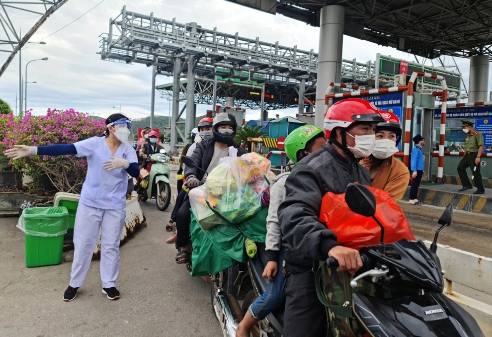 Mỗi người đi xe máy về quê vui lòng nhận một phong bì 500 K - 4 Mỗi người đi xe máy về quê vui lòng nhận một phong bì 500 K - 4