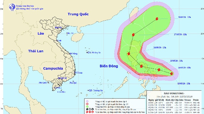 Cơn bão Vongfong giật cấp 11 đang tiến vào Biển Đông - Ảnh 1. Cơn bão Vongfong giật cấp 11 đang tiến vào Biển Đông - Ảnh 1.