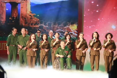Bản hợp xướng hào hùng "Màu hoa đỏ" kỷ niệm 74 năm ngày Thương binh Liệt sĩ