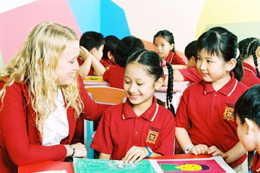 Không tán thành hành động quăng vở hs của cô giáo Anh văn