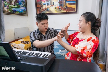 Cậu bé tự kỷ “cảm hóa” cả gia đình bằng cách thể hiện tình cảm đặc biệt