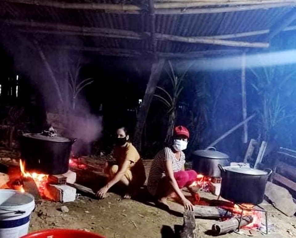 Ấm lòng “phiên chợ 0 đồng” cho người nghèo giữa dịch Covid-19 - 13 Ấm lòng “phiên chợ 0 đồng” cho người nghèo giữa dịch Covid-19 - 13