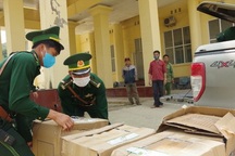 Bắt đối tượng vận chuyển 64 nghìn chiếc khẩu trang sang Lào