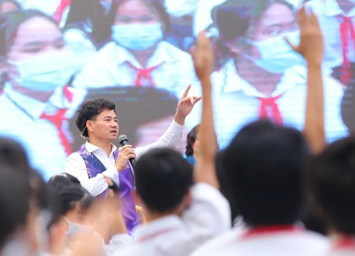NSƯT Xuân Bắc: Tôi chưa bao giờ mắng con về điểm số và chỉ hỏi vì sao? - 2 NSƯT Xuân Bắc: Tôi chưa bao giờ mắng con về điểm số và chỉ hỏi vì sao? - 2