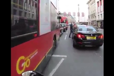 Ngày đầu tuần ra đường với những câu chuyện vui