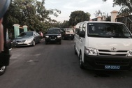 Giờ hành chính, lũ lượt xe công về nhà Giám đốc Sở ăn tiệc?