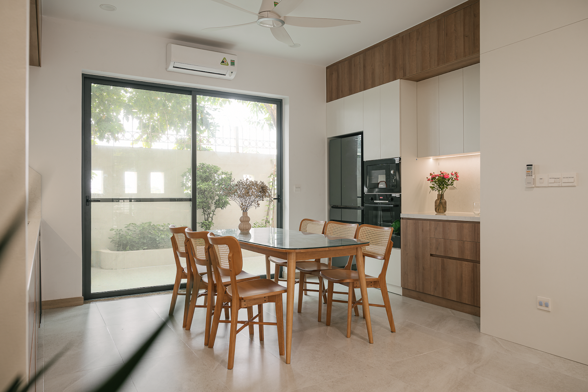 Nhà 92m2 ở Hà Nội lột xác sau cải tạo, không gian bừng sáng, rộng hơn - 6