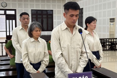 "Phù phép" hồ sơ để bác sĩ Trung Quốc đủ điều kiện hoạt động