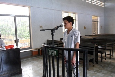 Hiếp dâm con gái bạn, lĩnh 15 năm tù