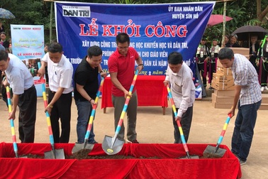 Báo Dân trí vượt hàng trăm cây số xây phòng học tặng các em học sinh dân tộc Dao