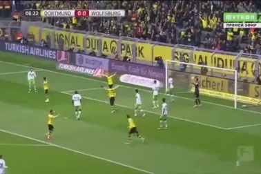 Dortmund thắng đậm Wolfsburg khiến Bayern Munich chưa thể vô địch Bundesliga