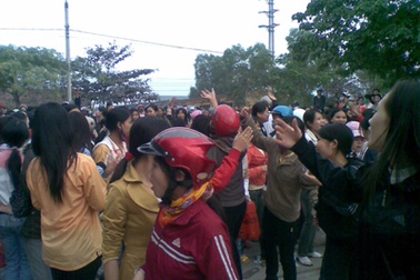 Hàng ngàn công nhân đình công đòi quyền lợi 