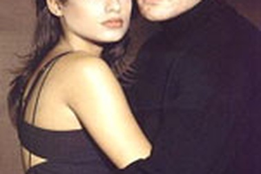 Vieri bị lộ chuyện "hẹn hò" vì Inter