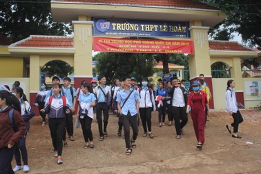 Hiệu trưởng tiểu học 54 tuổi đi thi tốt nghiệp THPT