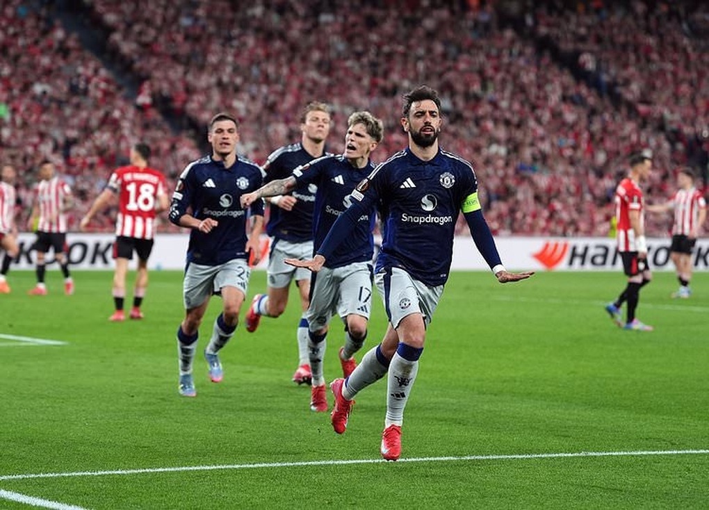 Wayne Rooney chỉ trích HLV Amorim, lo ngại vấn đề của Man Utd - 1 Wayne Rooney chỉ trích HLV Amorim, lo ngại vấn đề của Man Utd - 1