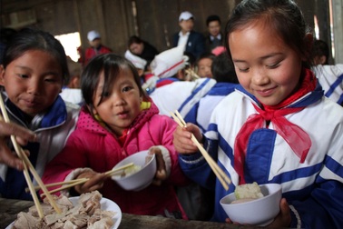 Ăn Tết sớm với học trò người H'Mông ở "cổng trời" xứ Nghệ