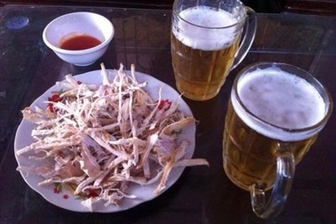 Chị em rỉ tai "độc chiêu" giữ chồng mùa Euro