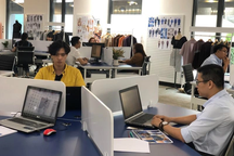 Gần 50% lao động tại Việt Nam sợ bị giảm lương, cắt thưởng