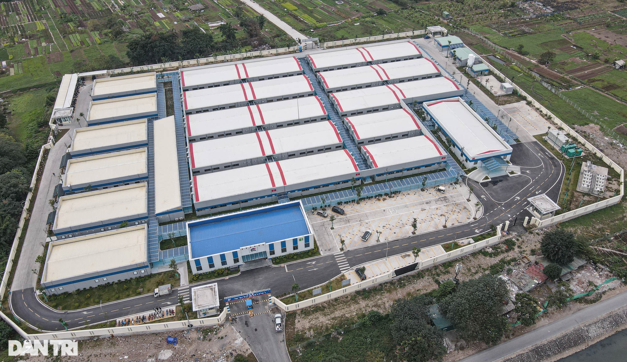 Chuông cảnh báo đỏ vang liên hồi trong khu điều trị F0 nguy kịch ở Hà Nội - 1 Chuông cảnh báo đỏ vang liên hồi trong khu điều trị F0 nguy kịch ở Hà Nội - 1