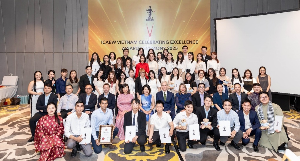 ICAEW vinh danh hội viên và học viên xuất sắc tại Việt Nam - 1 ICAEW vinh danh hội viên và học viên xuất sắc tại Việt Nam - 1