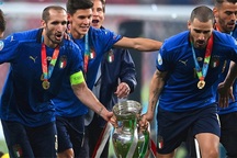 Chiellini và Bonucci: Đấu sĩ lãng mạn và lá chắn thép của Italia
