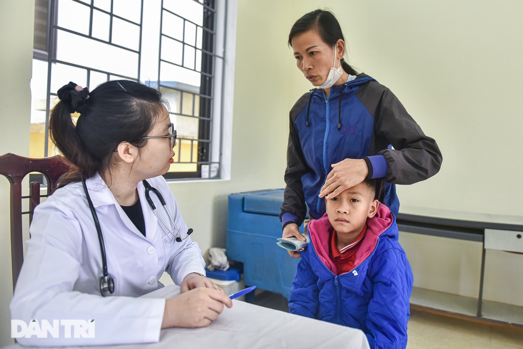 Báo Dân trí tổ chức khám bệnh, phát thuốc miễn phí cho người dân nghèo - 5 Báo Dân trí tổ chức khám bệnh, phát thuốc miễn phí cho người dân nghèo - 5