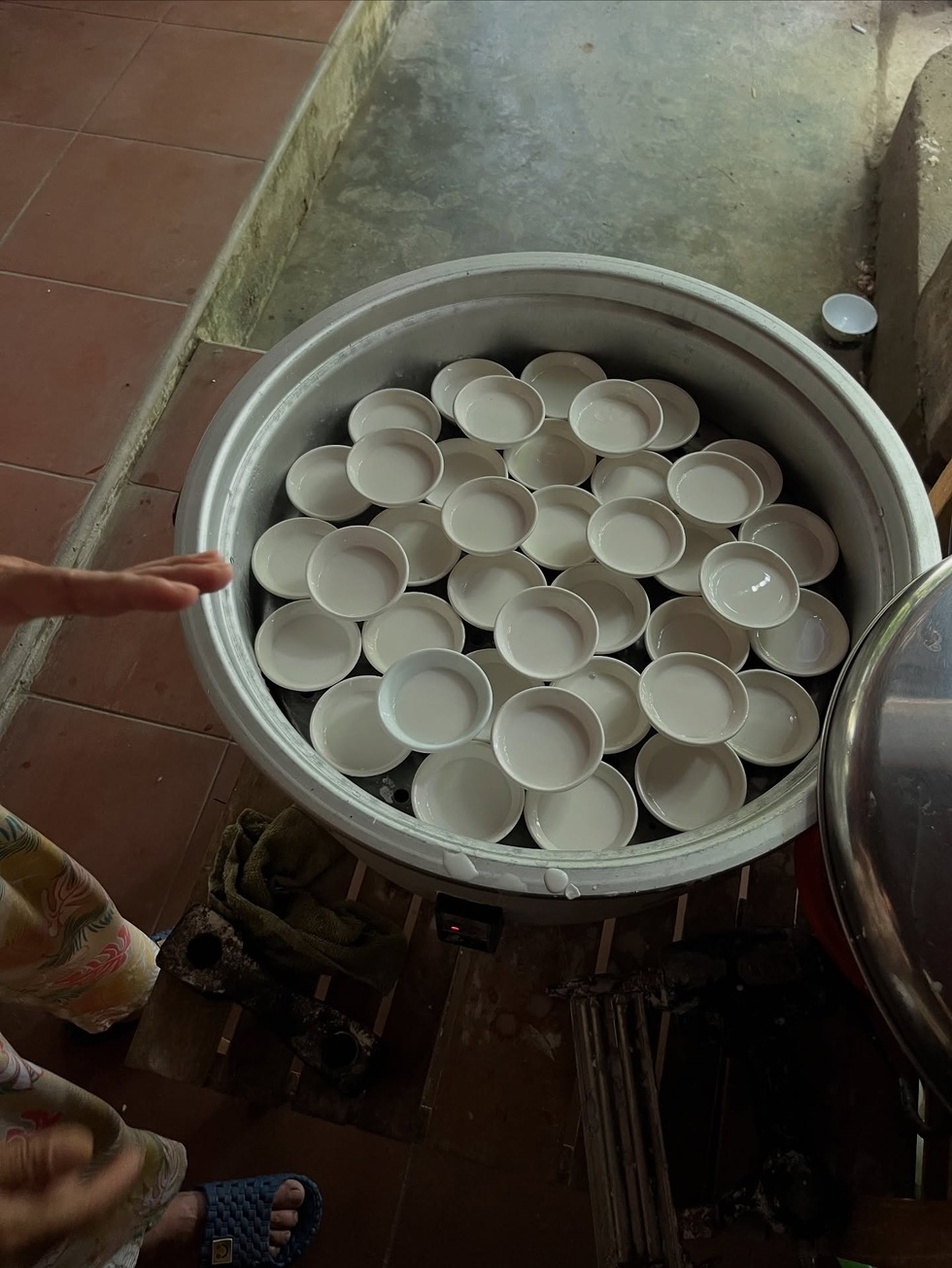 فتاة يابانية تسافر عبر فيتنام بمفردها، تسقط من الدراجة في منتصف الطريق ويخرج أهل القرية بأكملها لمساعدتها - 8 Cô gái Nhật đi xuyên Việt một mình, ngã xe giữa đường được cả làng ra giúp - 8