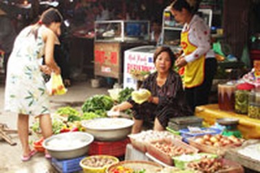 Giá cả thị trường trong nước biến động khó lường