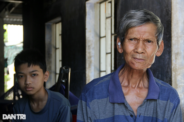 Ông mắc ung thư sàn miệng cắn răng chịu đau nhường cháu ung thư máu đi viện