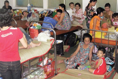 Dịch bệnh tay chân miệng: Áp lực đang dồn về thành phố