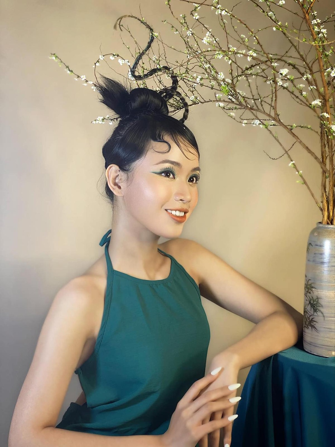 Nữ sinh từng chiến thắng bệnh ung thư đăng kí thi Hoa hậu - 5 Nữ sinh từng chiến thắng bệnh ung thư đăng kí thi Hoa hậu - 5