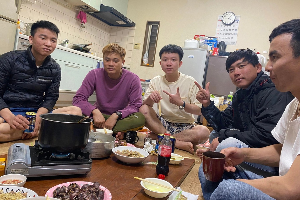 Lao động Việt ở nước ngoài gói bánh chưng đón Tết để nhớ về quê hương - 5 Lao động Việt ở nước ngoài gói bánh chưng đón Tết để nhớ về quê hương - 5