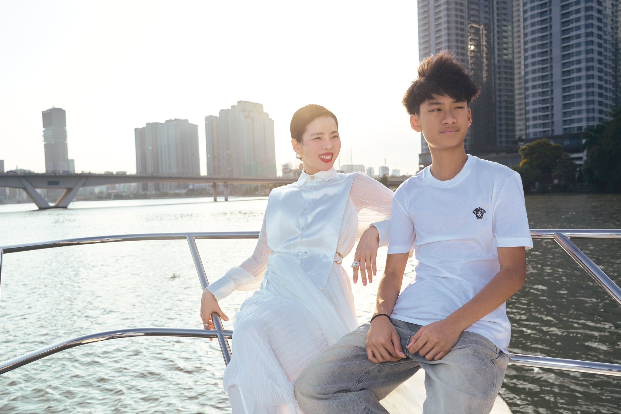Lệ Quyên đón tuổi 44: Sắc vóc gợi cảm, hạnh phúc bên tình trẻ và con trai - 11 Lệ Quyên đón tuổi 44: Sắc vóc gợi cảm, hạnh phúc bên tình trẻ và con trai - 11