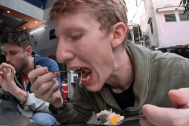 Khách Mỹ "ấm lòng" được cư xử thân tình như người nhà nhờ giỏi tiếng Việt