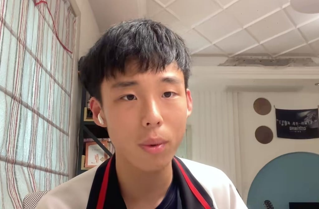 “Ông cụ non” khiến các bậc phụ huynh cắp sách bút theo học