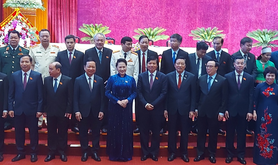 Chủ tịch Quốc hội: Sáng suốt lựa chọn cán bộ “vừa hồng vừa chuyên” - 2 Chủ tịch Quốc hội: Sáng suốt lựa chọn cán bộ “vừa hồng vừa chuyên” - 2