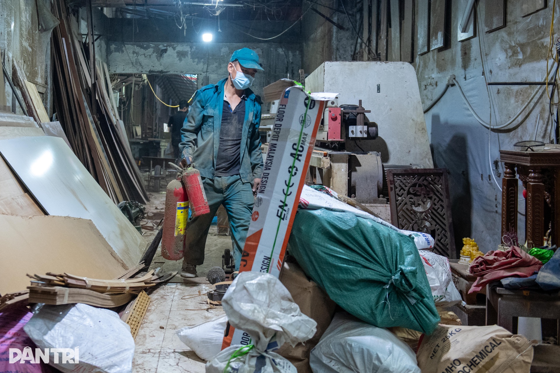 Tất bật công tác giải phóng mặt bằng tuyến đường đắt nhất hành tinh - 10