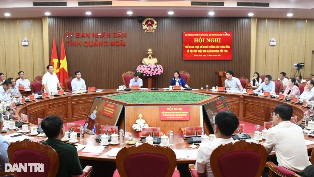 15 giám đốc sở, trưởng ngành được chỉ định làm Ủy viên UBND tỉnh mới - 1 15 giám đốc sở, trưởng ngành được chỉ định làm Ủy viên UBND tỉnh mới - 1