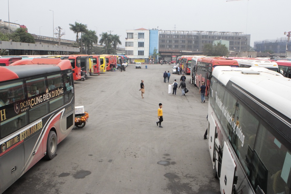 Hà Nội: Bến xe vắng lạ thường chiều cuối năm - 4