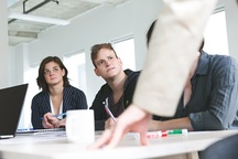 Cách đối phó với đồng nghiệp có tâm lý hơn thua