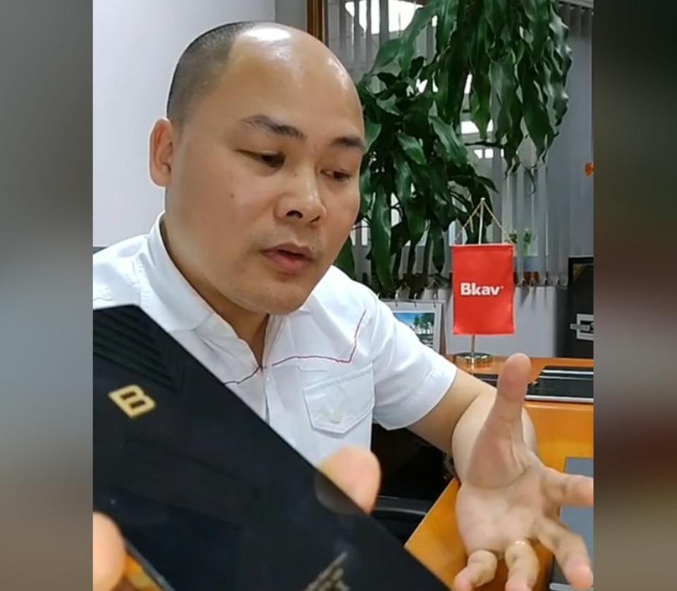 CEO Bkav xác nhận sắp ra mắt Bphone ở phân khúc cao cấp - 2 CEO Bkav xác nhận sắp ra mắt Bphone ở phân khúc cao cấp - 2