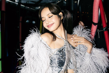 "Cơn mưa" tin tốt lành đến với Lisa trước khi sang Việt Nam lưu diễn