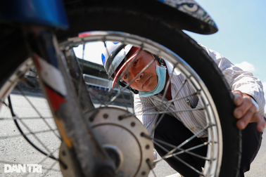 Người đàn ông gần 20 năm đấu tranh chống "đinh tặc"